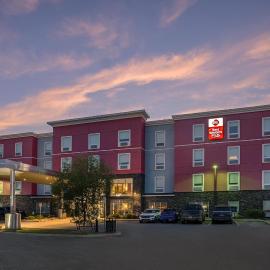 Best Western Plus Airport Inn & Suites, hotel sa Saskatoon