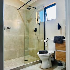 TLS Cottages, hotell