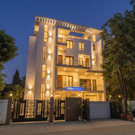 FabHotel New Journey Hospitality - Nr MG Road & Sikanderpur Metro Station, hotel sa Gurgaon