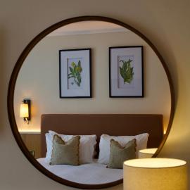 Twin Trees Hotel & Brusna Falls Leisure, hotelli kohteessa Ballina