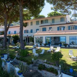 Hotel Sant'Andrea، فندق في مارشيانا
