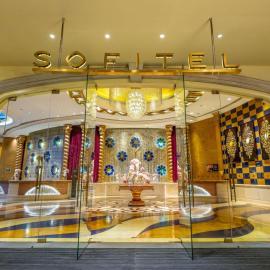 Macau में, होटल Sofitel Macau At Ponte 16