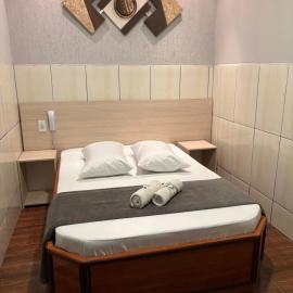 Hotel Anoitecer - 100 metros metrô Carandiru, 700 metros Rodoviária do Tietê, 900 metros Aeroporto Campo de Marte, 1,4 km Expor center norte, 1,8 km Distrito do anhembi! Oferecemos como cortesia café da manhã e estacionamento!、サンパウロのホテル