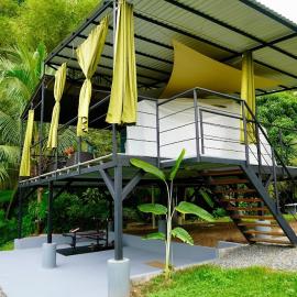 Osaglamping โรงแรมในPalmar Norte