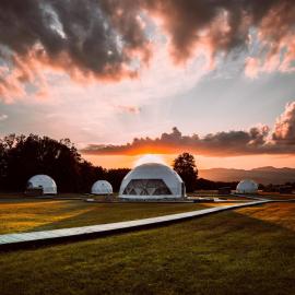 Glamping Resort, хотел в Dolný Kamenec