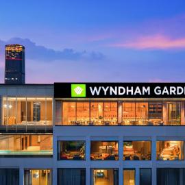 Wyndham Garden Hotel Liuzhou Five-Star Commercial Street Musical Fountain Branch, hotelli Liuzhoussa