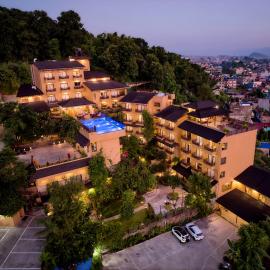 Bar Peepal Resort, hotel v destinácii Pokhara