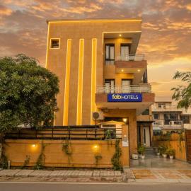 FabHotel Rallkmas - DLF Phase 2 & MG Road Metro, hotel sa Gurgaon