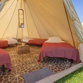 Nine Yards Bell Tents at the TT - Douglas, hotel en Douglas