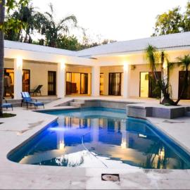 Upington में, होटल White House River Manor