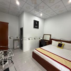 Nhà Nghỉ An Bình: Srok Dong şehrinde bir otel