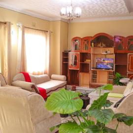 Aggie's BnB- Entire 3-Bedroom Bungalow, хотел в Накуру