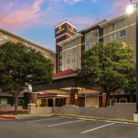 La Quinta by Wyndham San Antonio Airport, hotelli kohteessa San Antonio