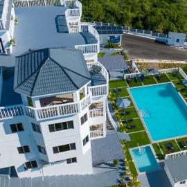 Majestic Heights Bed & Breakfast, hotel di Treasure Beach