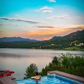 Hotel Roser House Boutique - pe malul lacului Colibita, hotel i Colibiţa