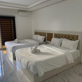 OYUSTAY Clark Terrace condo Staycation with 2 beds near airport HANN CASINO, hôtel à Fort Stotsenburg