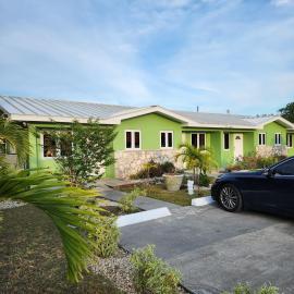 Jubilee Gardens Freeport, מלון בפריפורט