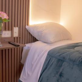 Private Cozy Room-Shared Bathroom-Old Town Quito-Rooftop Cathedral Views, hotel a Quito