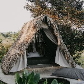 OYA New Earth Luxury Romantic Glamping with Private Outdoor Bath, hotel en Jamao al Norte
