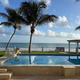 Beachfront Luxury Bungalow Private Premium Pool、Fortunaのホテル
