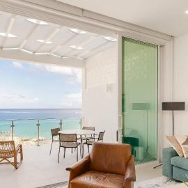 40 Sunset Point Vacations Luxury Oceanfront Condo West Bay, hotel en West Bay