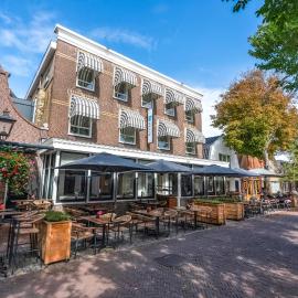 Badhotel Bruin، فندق في أوست فليلاند