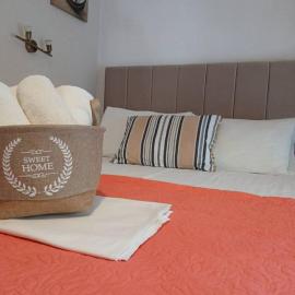 Smaragdi Studios and Rooms, hotel in Agios Kirykos