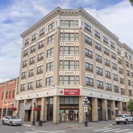 BEST WESTERN PLUS Carlton Plaza Hotel, hotel din Victoria