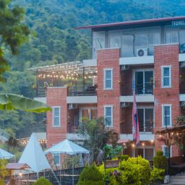 Trishuli Riverside Resort, hotel in Benighāt