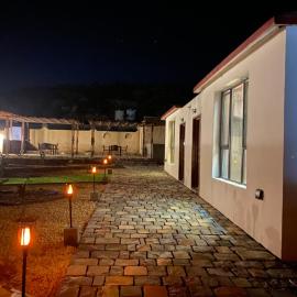 Sun Horizon Chalet, hotel Sa‘ab Banī Khamīs városában