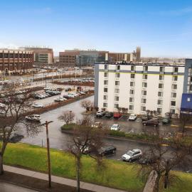 Days Hotel by Wyndham University Ave SE, хотел в Минеаполис