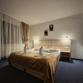 Hotel Claris, отель в городе Вэльюг