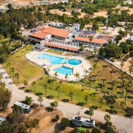 HolaCamp Albufeira، فندق في ألبوفيرا