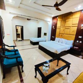Hotel Pak Continental Multan, хотел в Мултан
