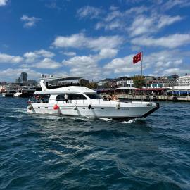 Private Bosphorus Yacht Tour 2-HOUR CRUİSE NOT ACCOMMODATİON, hotel Isztambulban