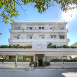 Viesnīca Hotel La Pineta pilsētā Pineto
