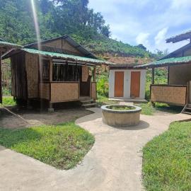 Tony's Country Glamping with chalet with private wash room accommodation, hotel a El Nido