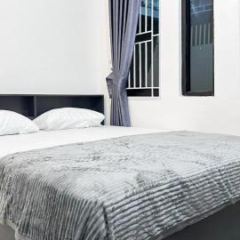 RedDoorz near Bandara Depati Amir,位于Pangkalpinang的酒店