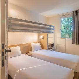 Kyriad ECO - Marne-la-Vallée Saint-Thibault-des-Vignes, hotel u gradu Saint-Thibault-des-Vignes