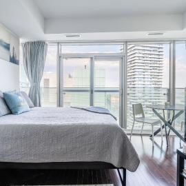 Lake view Studio Condo High Floor Downtown Toronto, hotel em Toronto