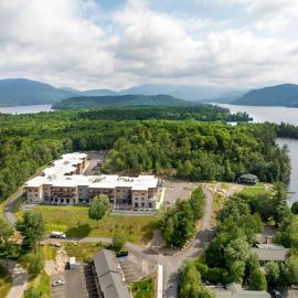 Cambria Hotel Lake Placid - Lakeside Resort, hotel Lake Placidban