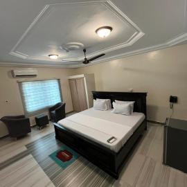 Center Hill Hotel, hotel em Trofwi