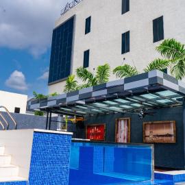 Lunar Signature Hotel & Suites, hotel u Enuguu