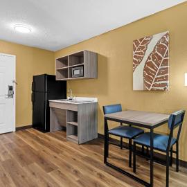 Suburban Studios Charlotte - Executive Park، فندق في تشارلوت