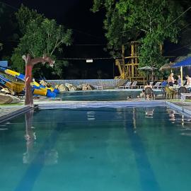 River Fun Beach Resort, hotel in Makaising