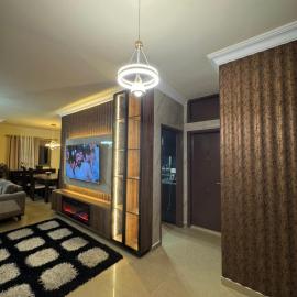 Modern 3BR Apt, Sea & Mountain Views near Byblos, hotel en Safra