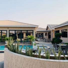 Executive Suites and Spa, hotel em Letlhakawe