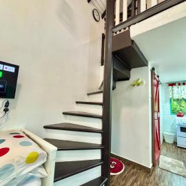 Wifi Netflix Tiny House near Jetty of Kuala Besut 4 pax、カンポン・クアラ・ベシュットのホテル