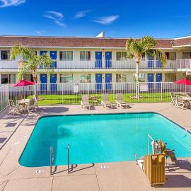 Motel 6-Phoenix, AZ - North Bell Road, hotelli kohteessa Phoenix