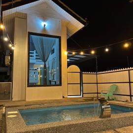 Memerang Tiny House & Pool near Merang Jetty、セチウのホテル